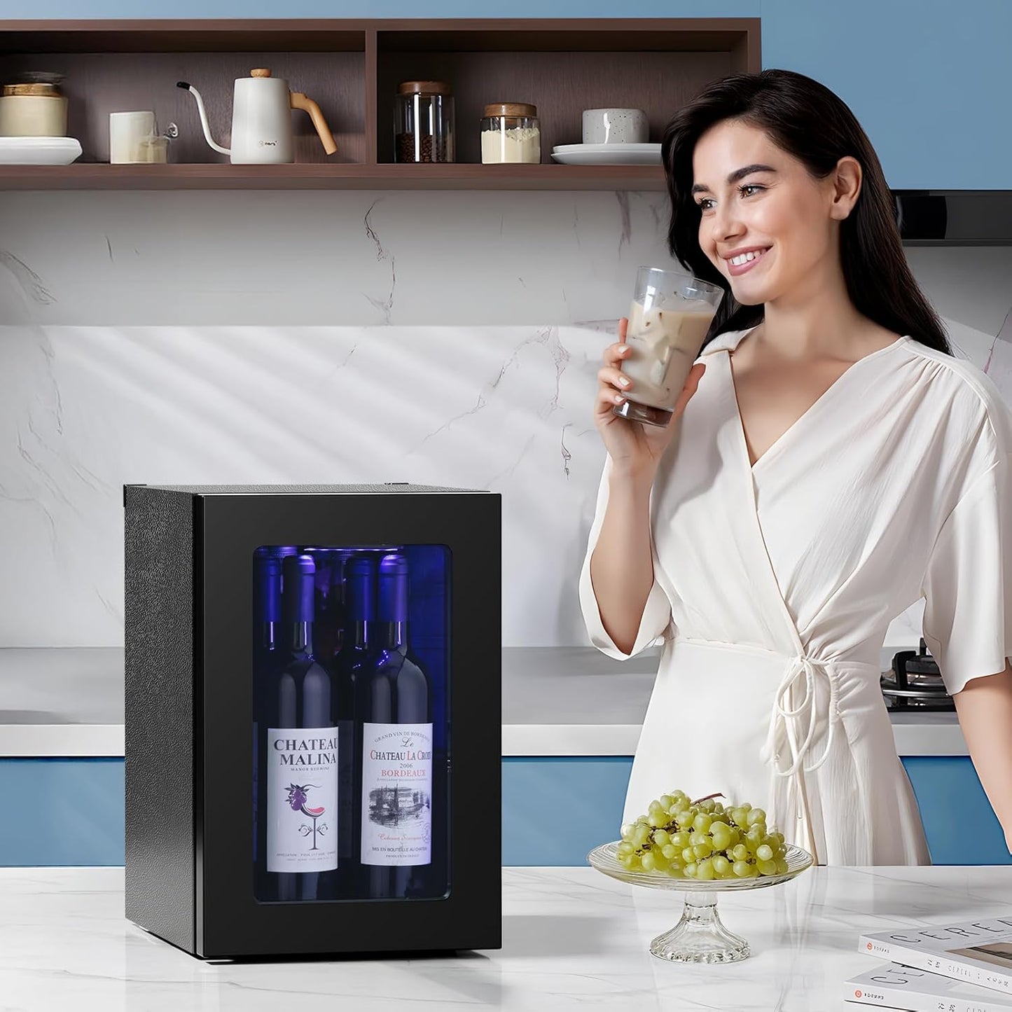 Mini refrigerador independiente para vinos de 0.6 pies cúbicos, con capacidad para 4 botellas de vino tinto y 6 latas de bebidas, compresor silencioso, luz LED y pantalla.
