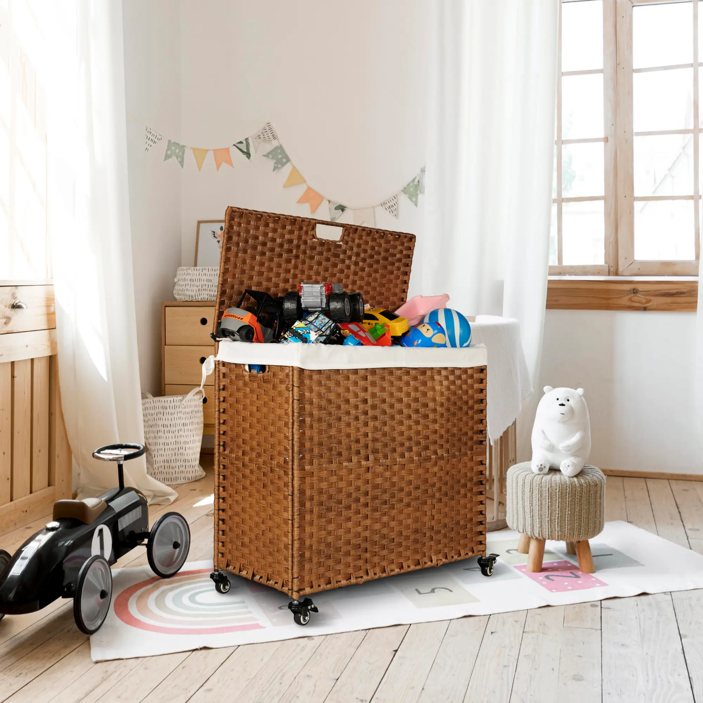 Panier à linge avec couvercle en rotin PE, cadre thermolaqué, paniers à linge avec 2 sacs amovibles, roulettes, 160L, couleur marron