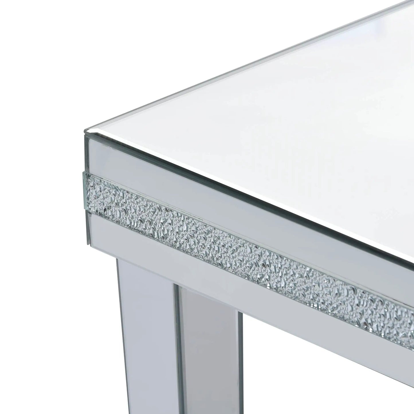 La moderna y elegante mesa de centro de cristal con espejo ON-TRANS presenta un diseño de cristal y patas ajustables en color plateado