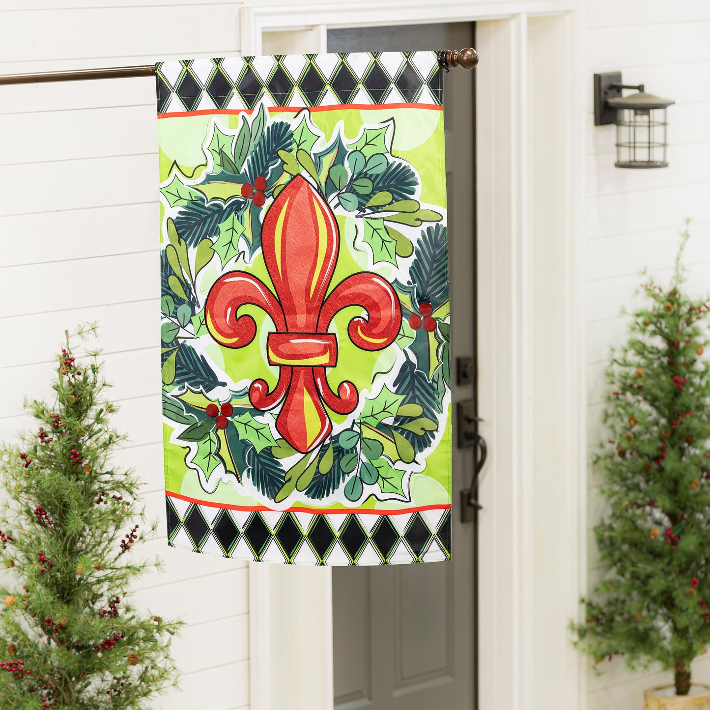 Bandera de la casa con apliques de flor de lis navideña