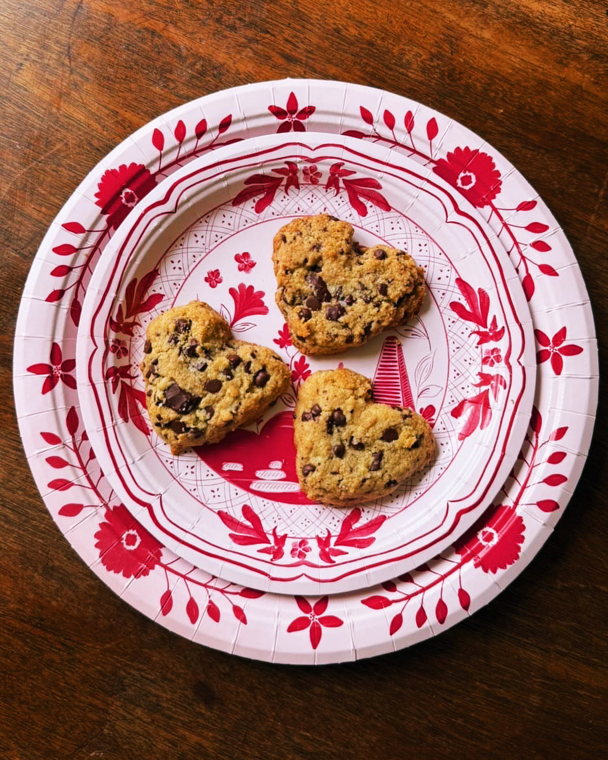 Ballet and Berry Beachside Pavilion paper plates 8-pack with three cookies on wood table on Tampa Home & Garden Store