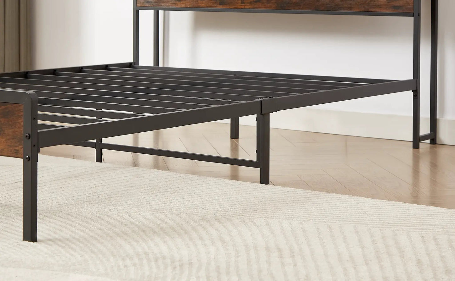 Base de cama con estación de carga tamaño completo, Marrón rústico, 83.1'' L x 56.1'' An x 39'' Al