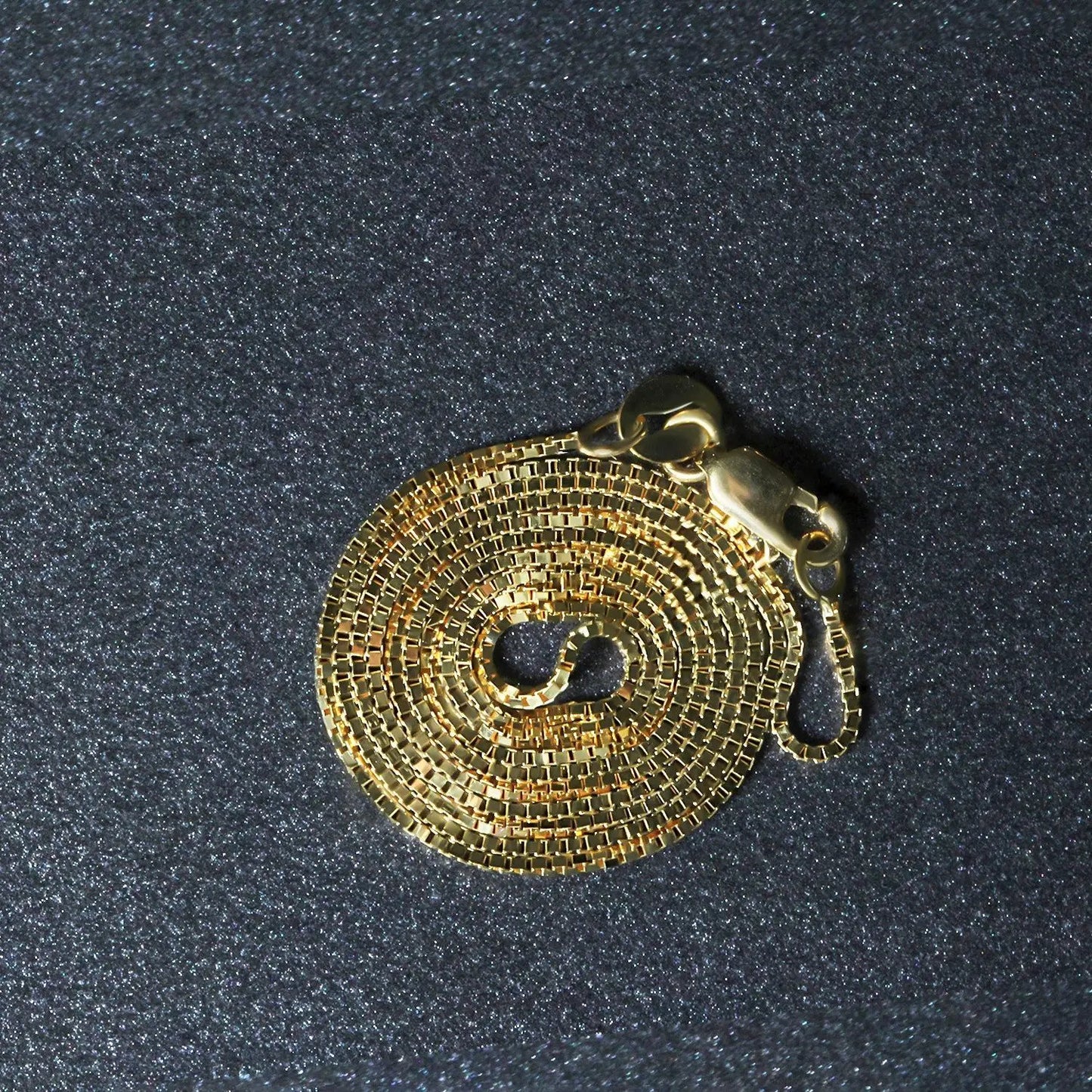 14k yellow gold box chain necklace 0.7mm, close-up view on Tampa Home & Garden Store