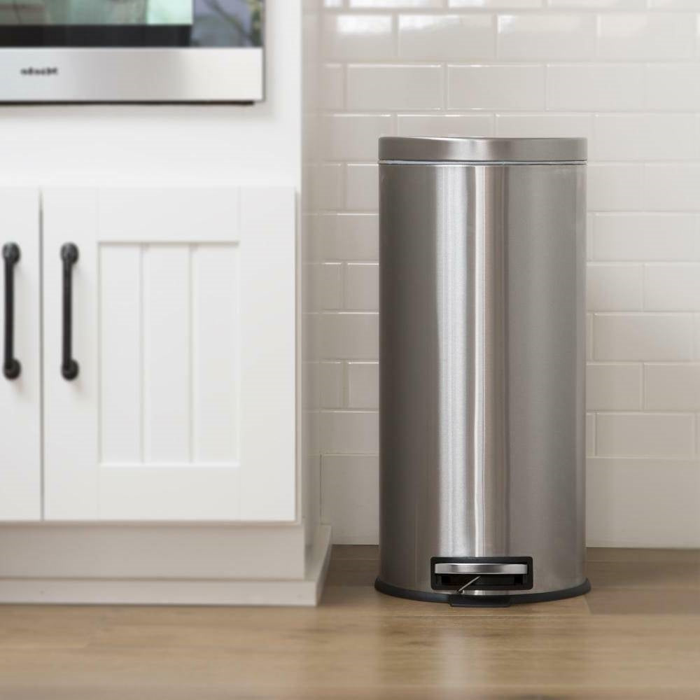Cubo de basura redondo de acero inoxidable de 8 galones con pedal para cocina, baño u oficina en casa