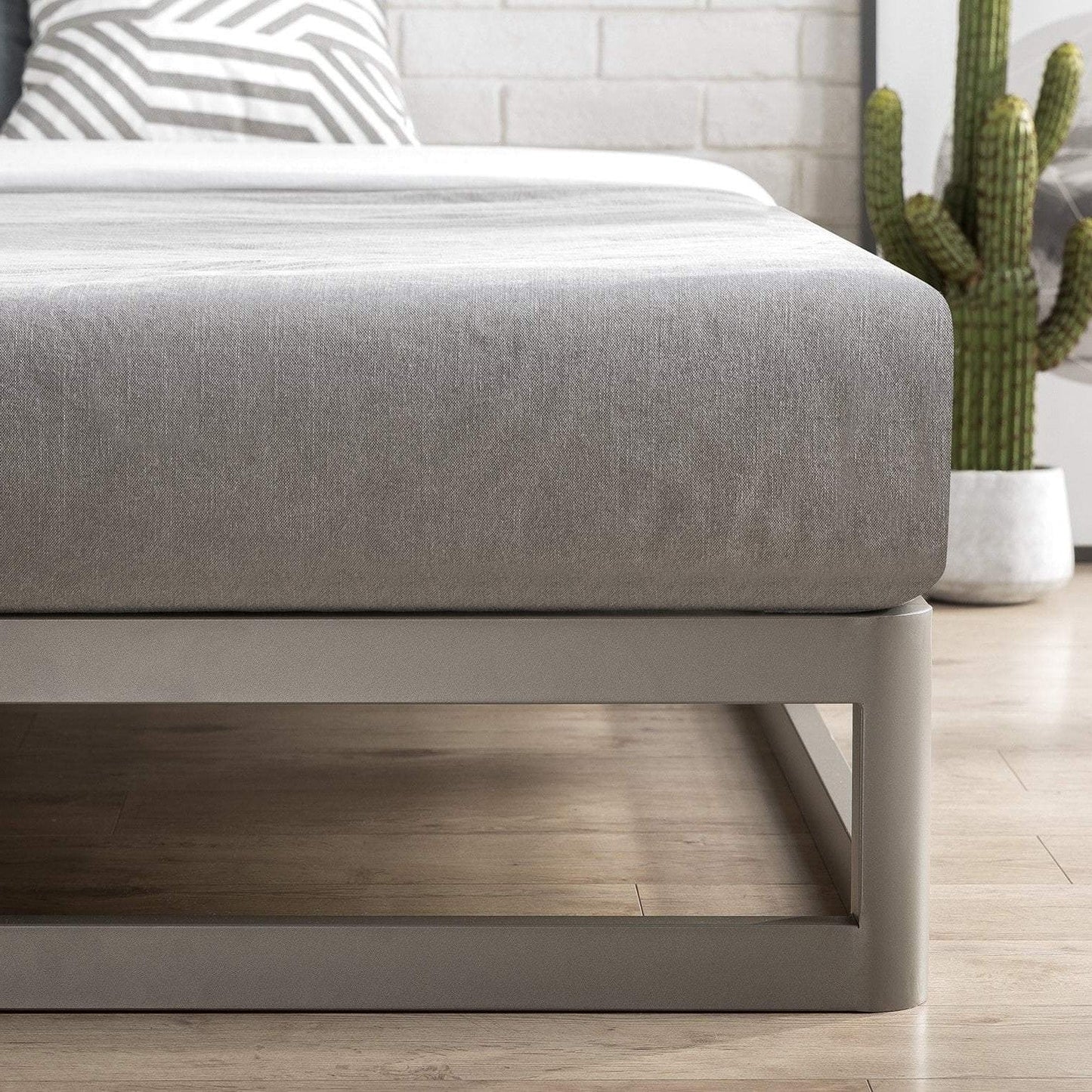 Base de cama de plataforma de metal de perfil bajo resistente y moderna, tamaño matrimonial