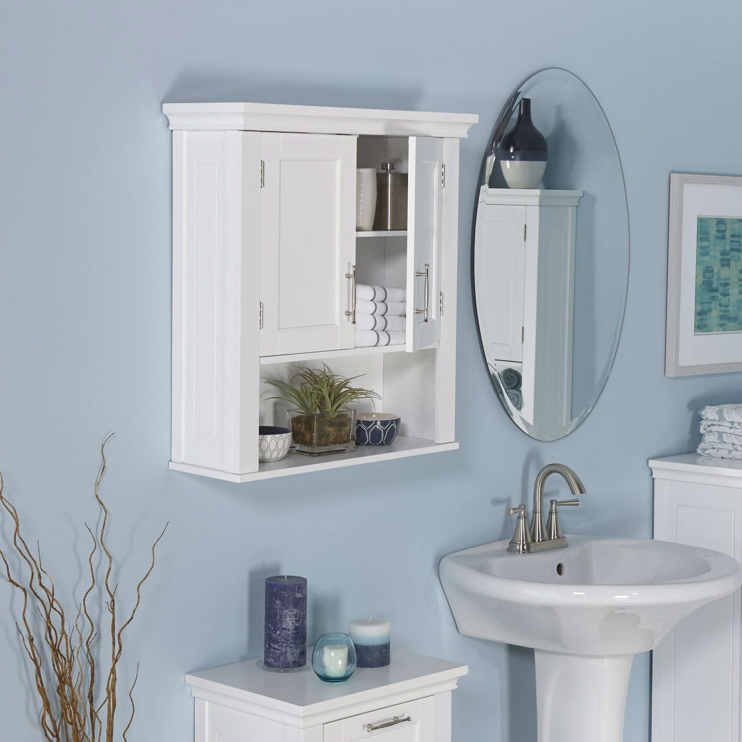 Mueble de pared para baño blanco con estante abierto