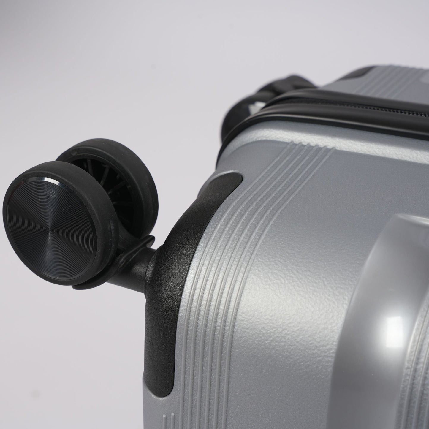 Silver Hardcase Roller Luggage Set (28', 24' and 20') - Tampa Home & Garden Store