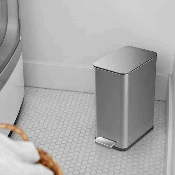 Bote de basura rectangular delgado de acero inoxidable con pedal de 2.6 galones para cocina y baño