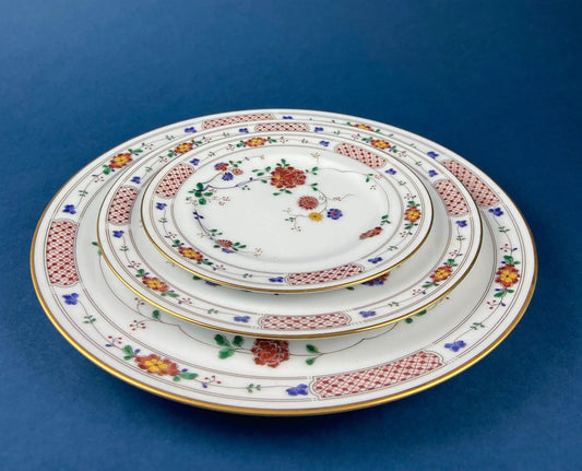 Vintage Noritake Ireland porcelain dinner plates set of 3, floral border with gold rim on Tampa Home & Garden Store