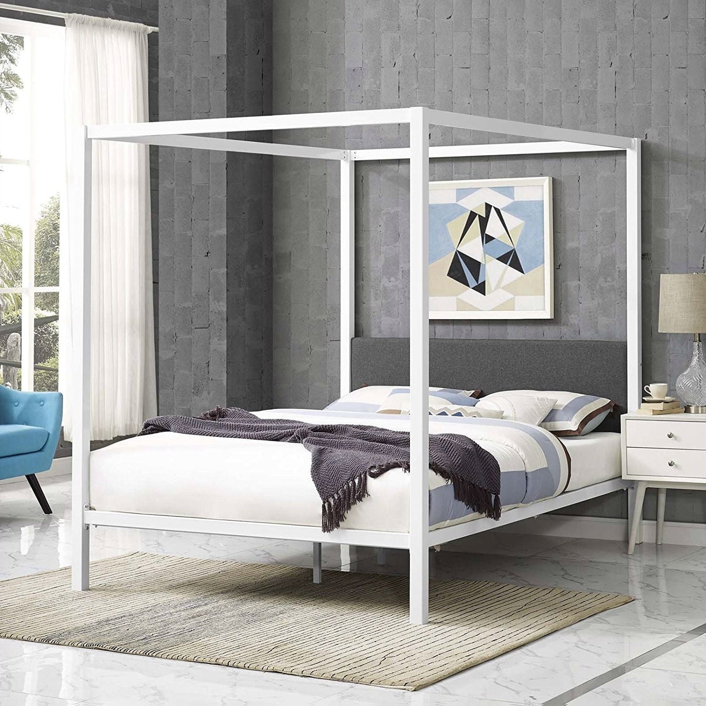 Base de cama de metal blanco tamaño Queen con dosel y cabecera tapizada en tela gris
