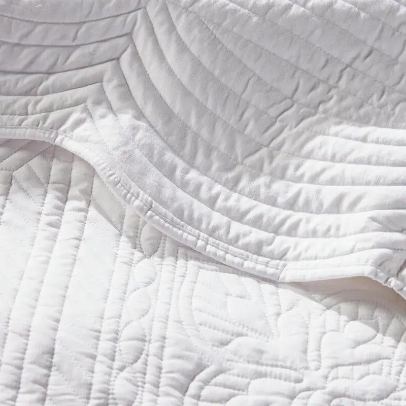 King Size 3 Piece Reversible Scalloped Edges Microfiber Quilt Set in White - Tampa Home & Garden Store