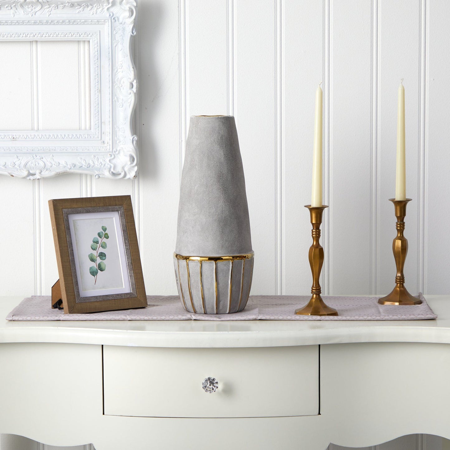 Vase décoratif en pierre royale de 15 po avec accents dorés