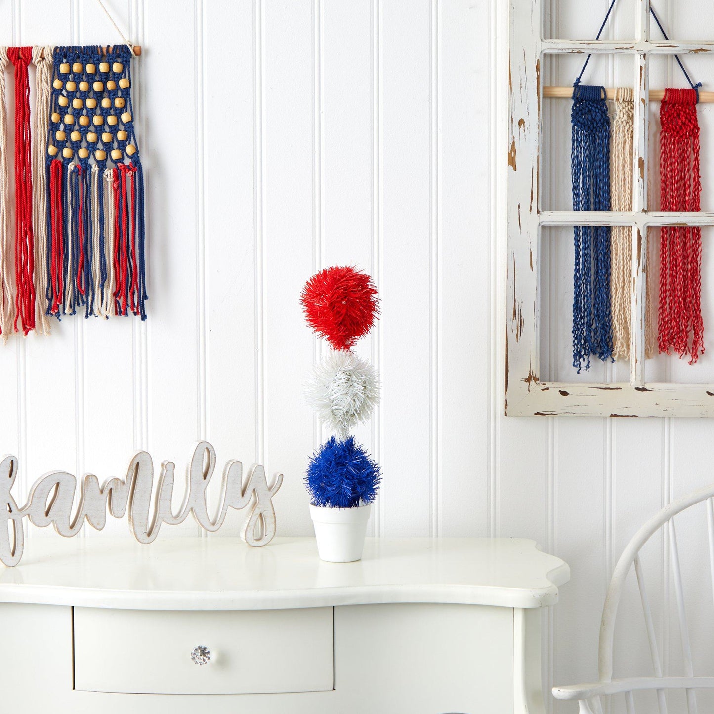 Planta topiaria artificial "Americana" de 45 cm en rojo, blanco y azul con 35 luces LED cálidas