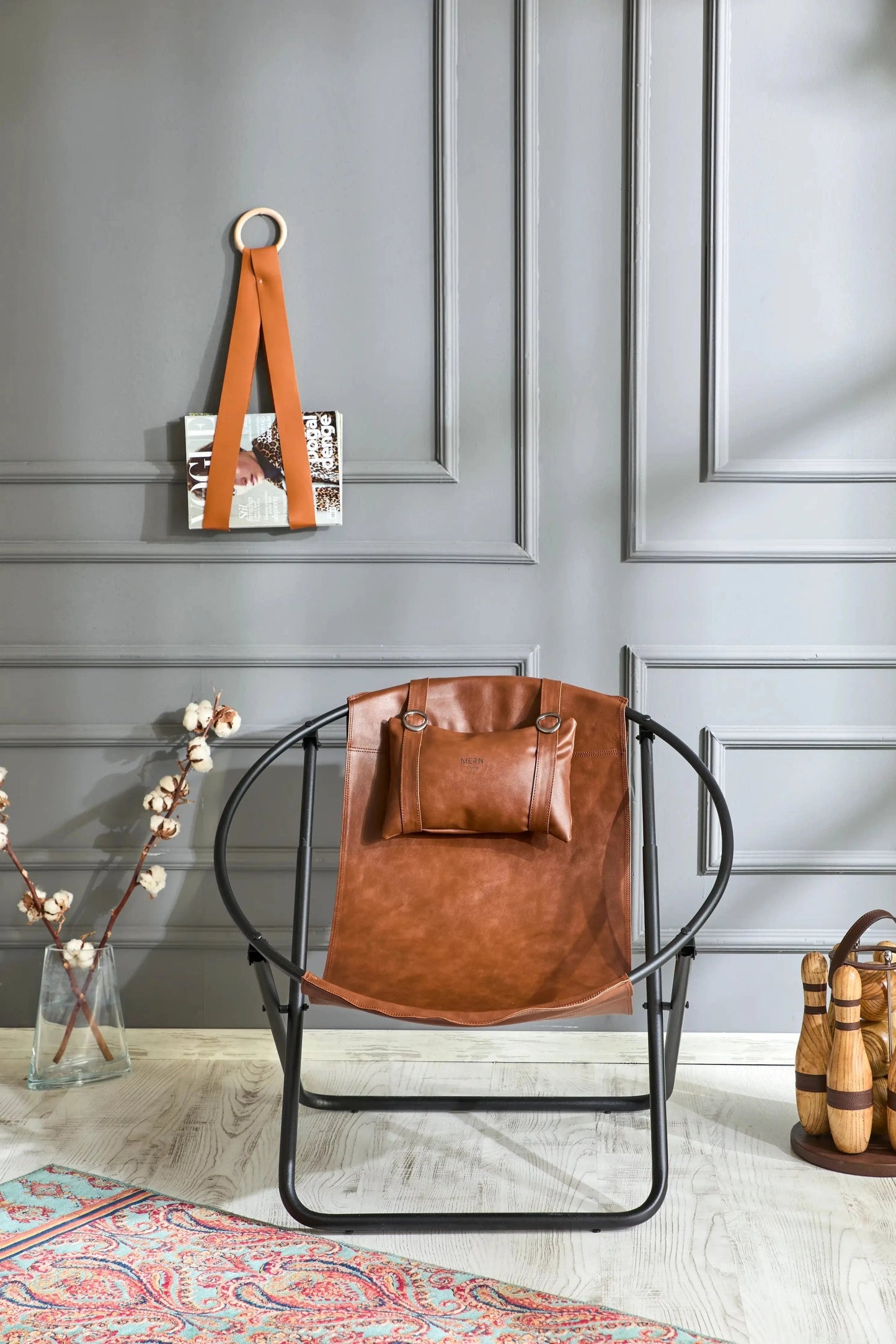 Silla plegable de piel sintética con estructura de metal marrón