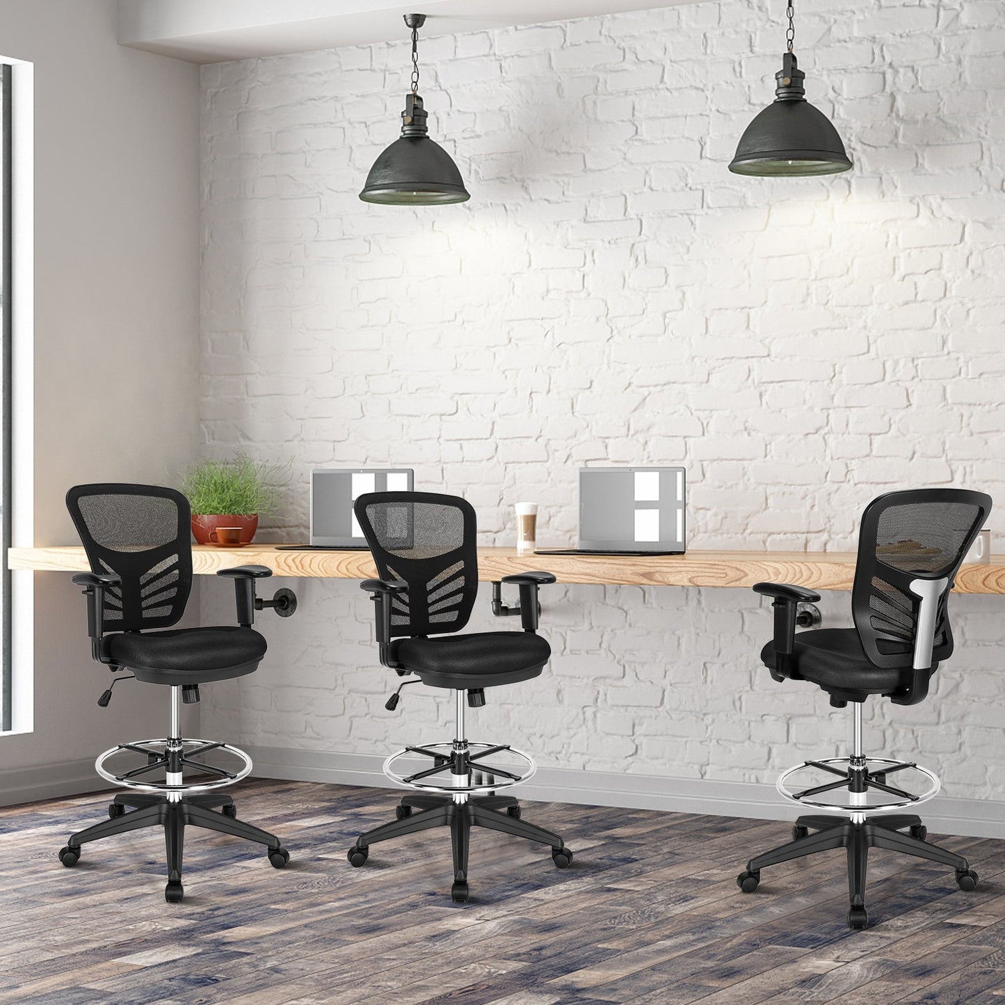 Silla de oficina de malla con reposabrazos ajustables y aro reposapiés - Negra