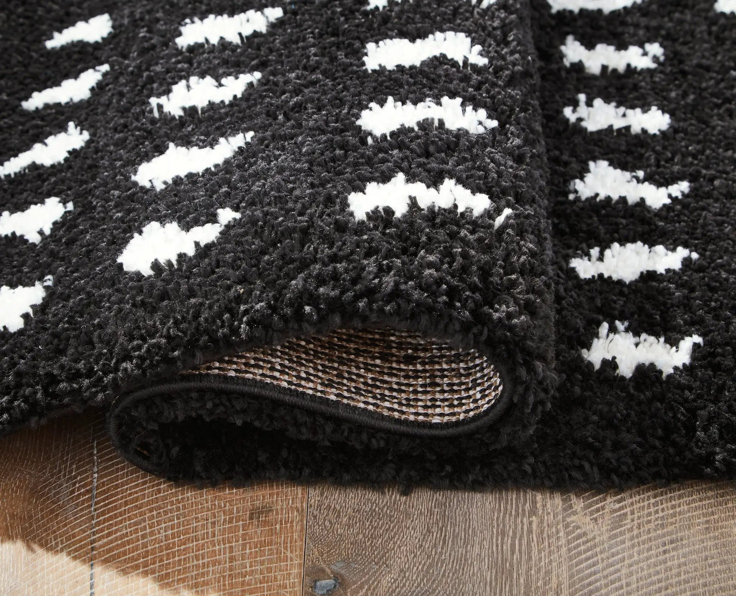 Minston Shag Rug with Dot Design Black and White
