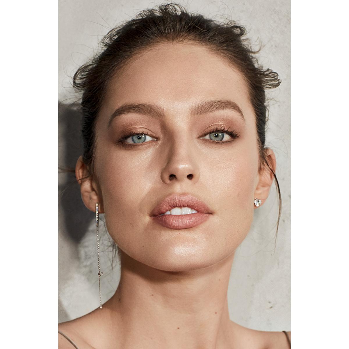 Foundation Maybelline Affinitone with natural-looking coverage and hydrating formula on Tampa Home & Garden Store