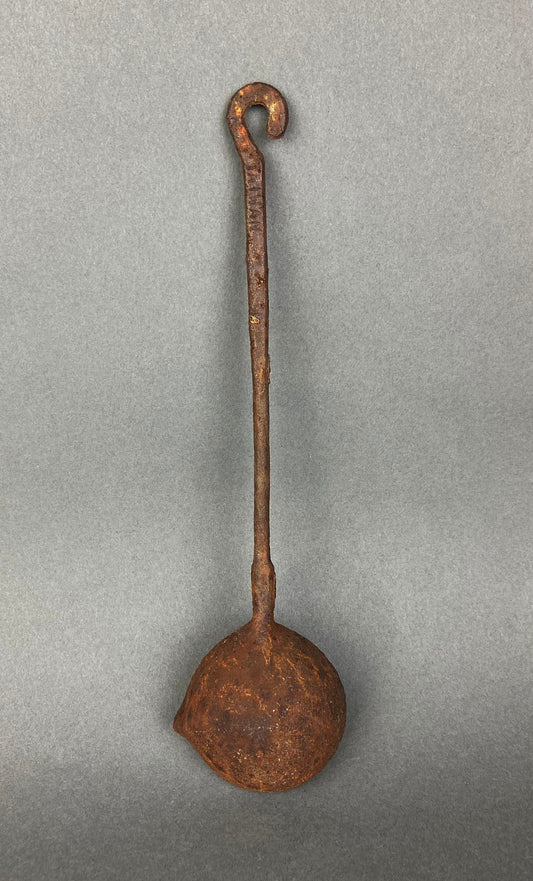 Cucharón/cuchara de hierro vintage. Cuchara de plomo. Decoración rústica de cocina. Coleccionable.