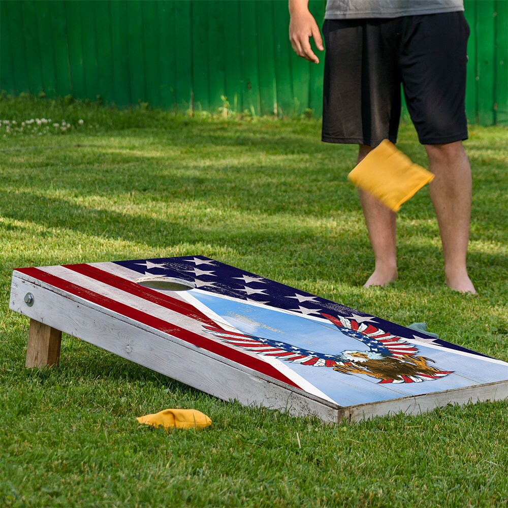 Bandera de Águila Americana de EE. UU. - Envoltura para tablero de cornhole - Juego de 2