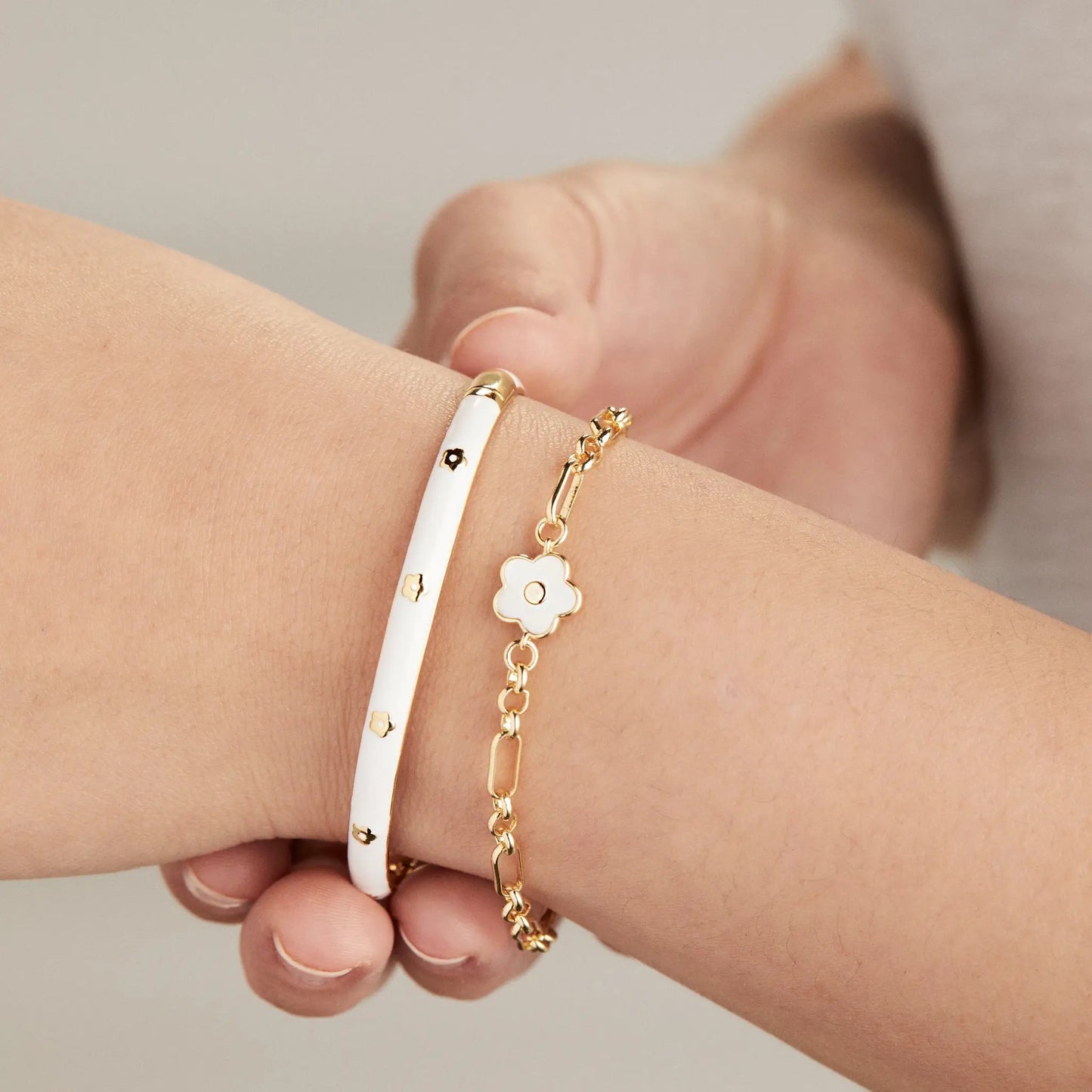 Mother of Pearl Daisy Charm Chain Bracelet