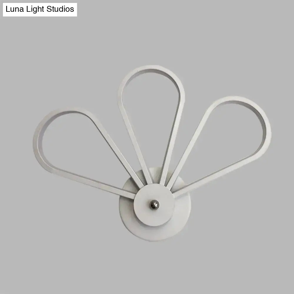 White Acrylic LED Modernist Wall Sconce Lamp with Clover Shape for Bedroom Wall Mount Lighting