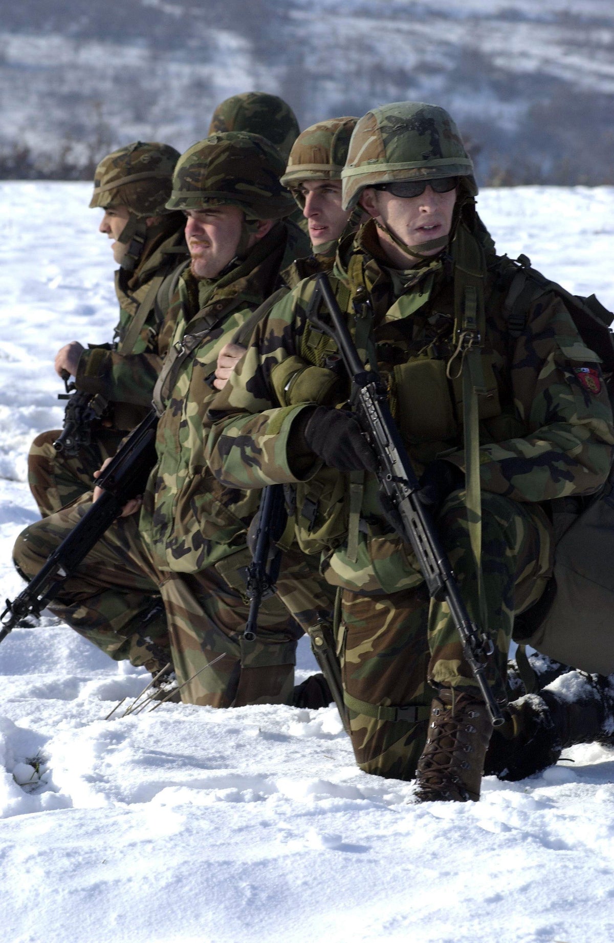 Italian Parachute Combat 2pc Roma-90 woodland camo set worn by soldiers with rifles in snow on Tampa Home & Garden Store