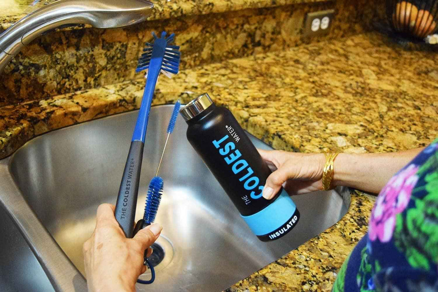 Cepillo The Coldest Water Bottle: 3 herramientas en 1