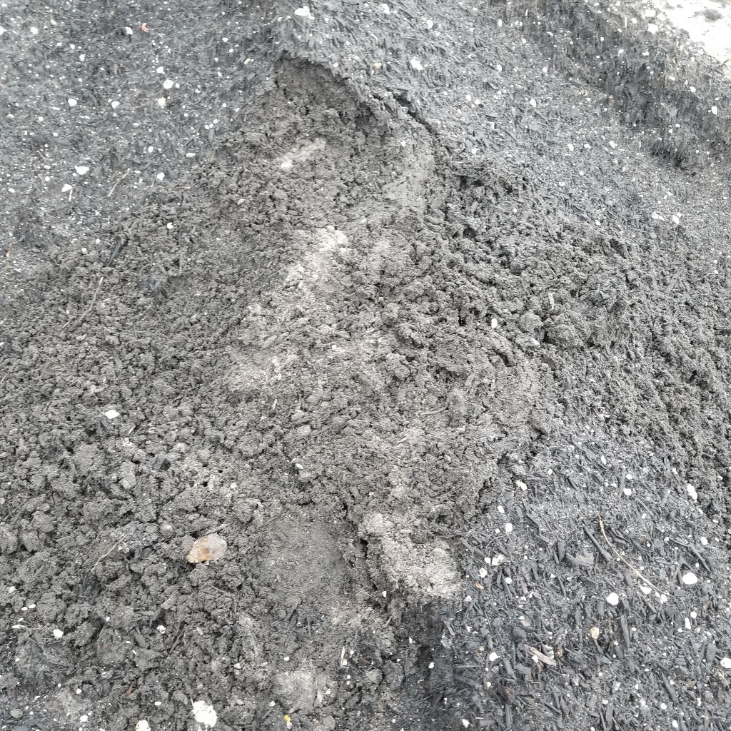 Minor yard leveling mix dirt, leveling dirt for landscaping.