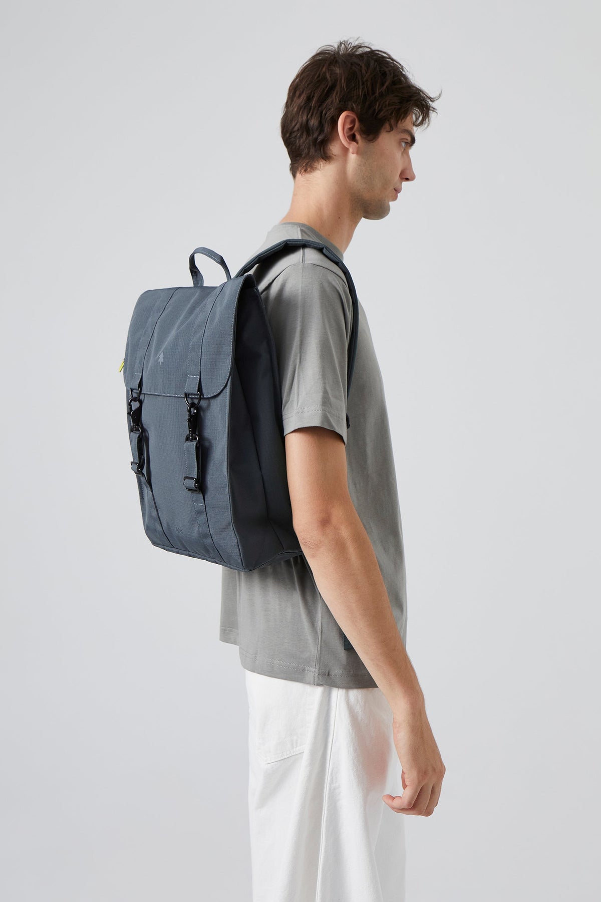 Backpack Lefrik Maibon Vandra Handy XL blue-gray with laptop sleeve worn by man in gray T-shirt on Tampa Home & Garden Store