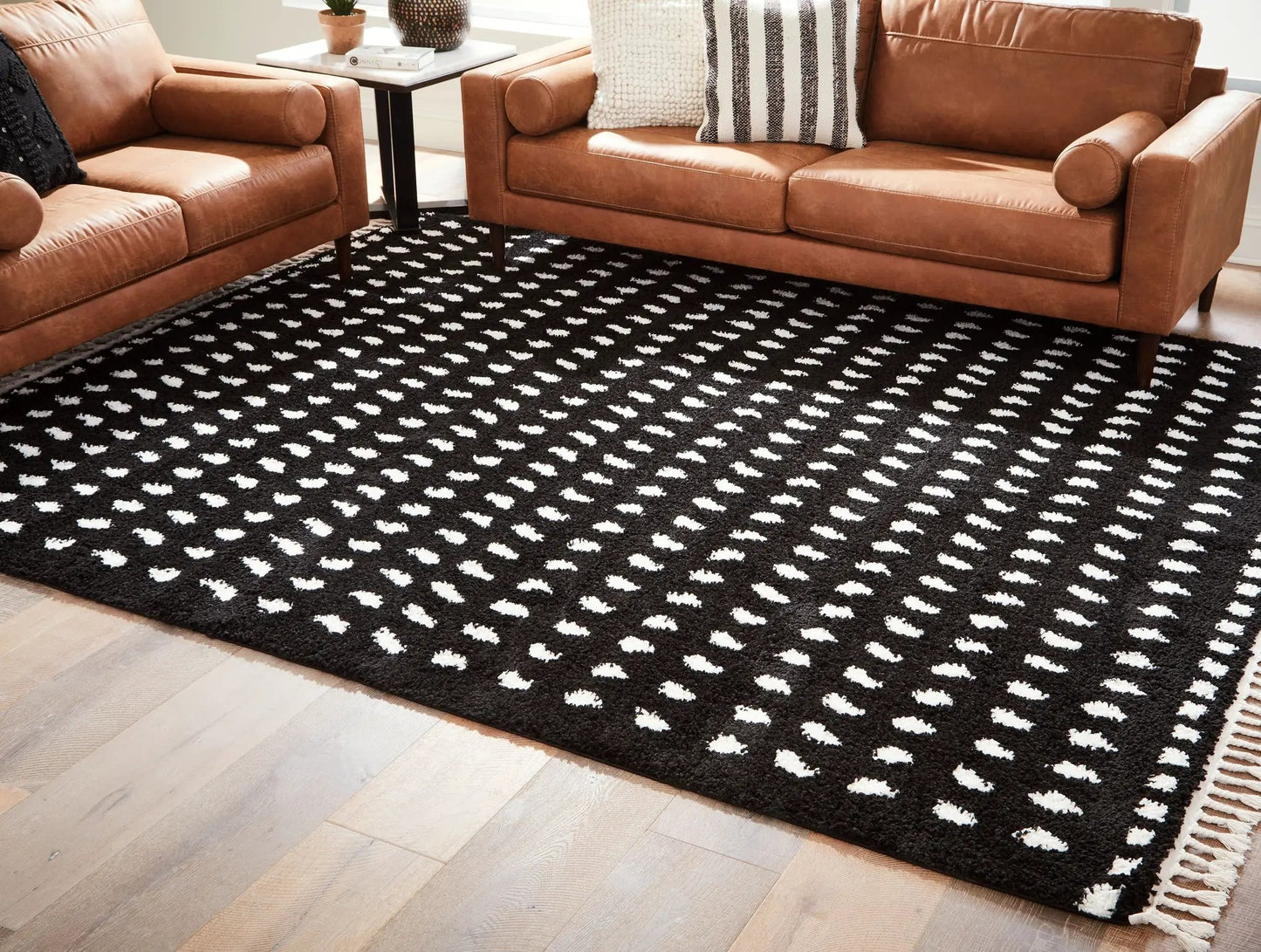 Minston Shag Rug with Dot Design Black and White