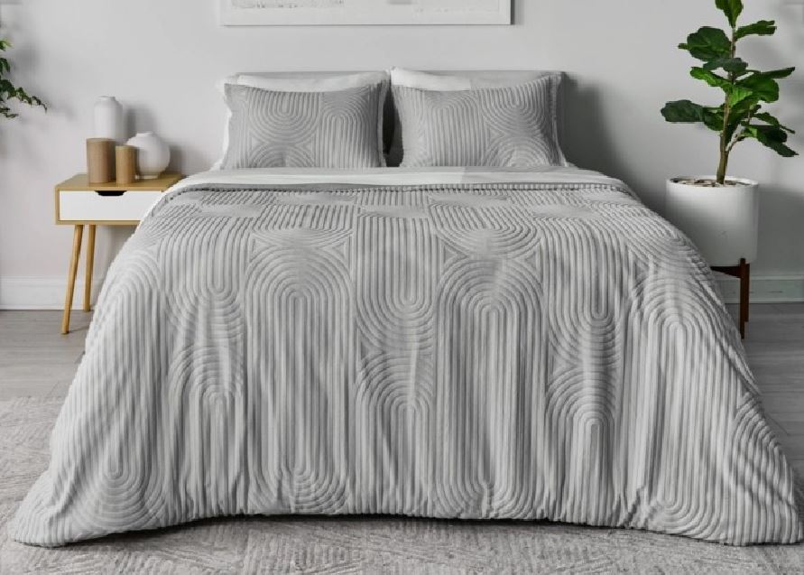 BedGear Performance Duvet Set Queen grey racetrack pattern with two pillows by HouseOfZazla on Tampa Home & Garden Store