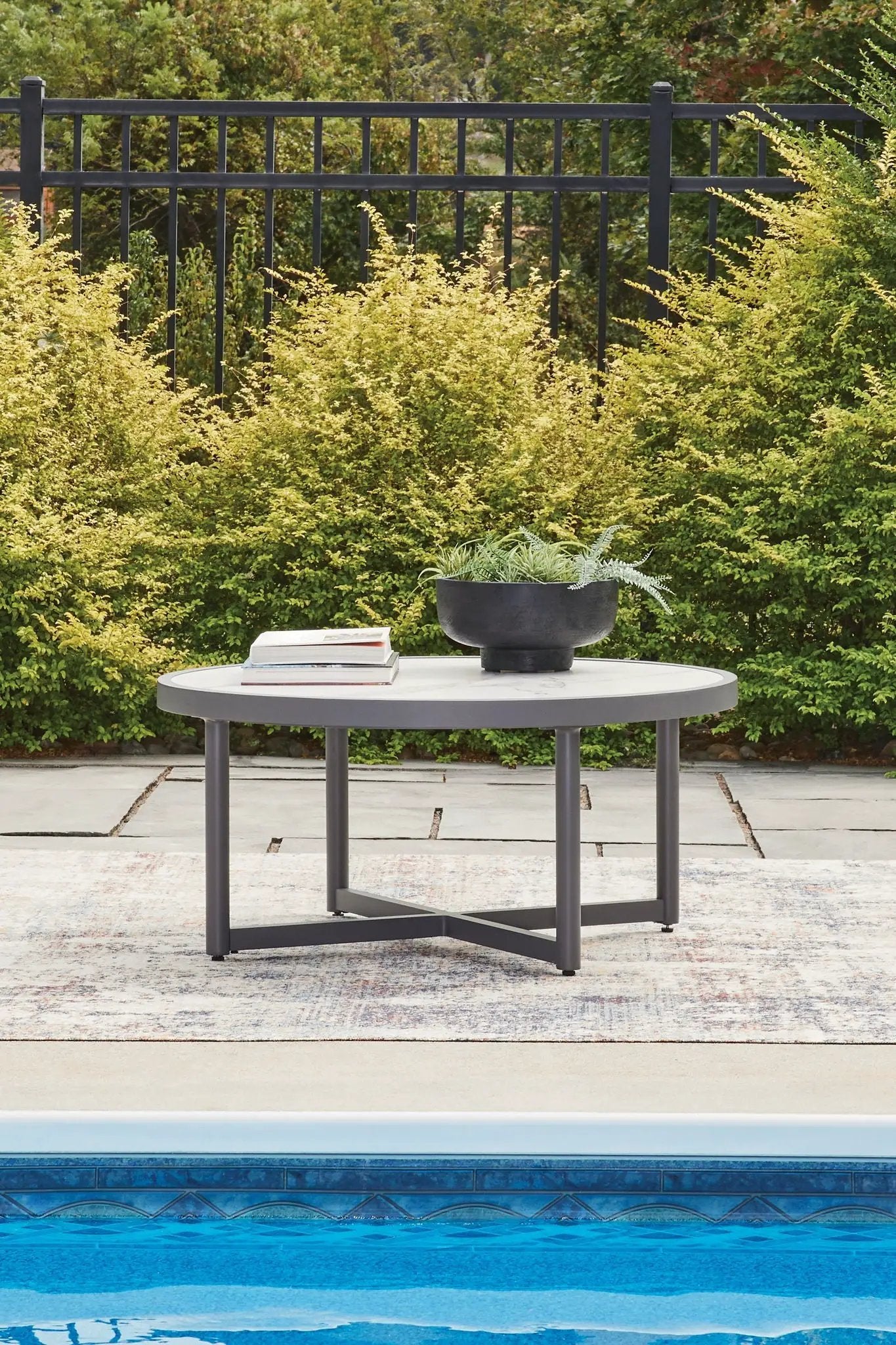 Ocean Beach Round Table in Gray Marble Look