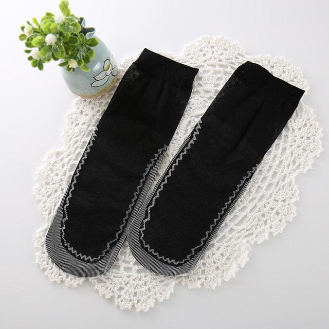 Stevvex black ankle socks with gray zigzag trim and reinforced toe, two socks shown on doily on Tampa Home & Garden Store