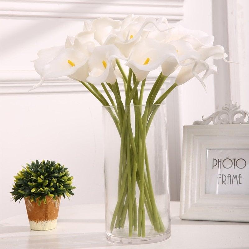 Stevvex 10pc real-touch white calla lily artificial bouquet in clear glass vase on Tampa Home & Garden Store