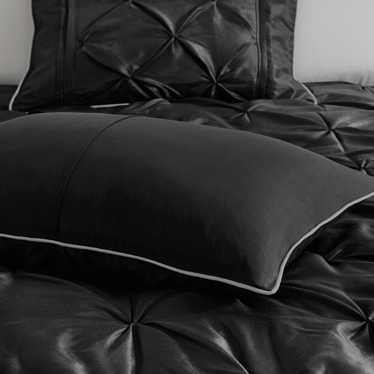 7 Piece Tufted Comforter Set in Black Cal King