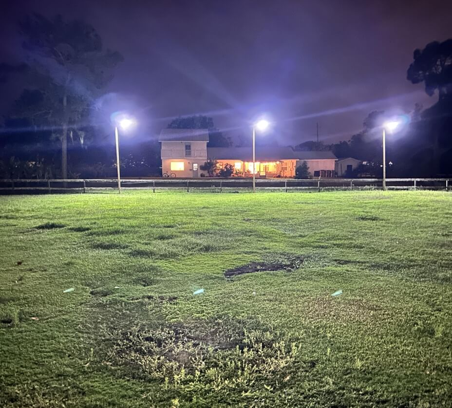 Luces solares para estacionamiento todo en uno de 200 W - 30 000 lúmenes