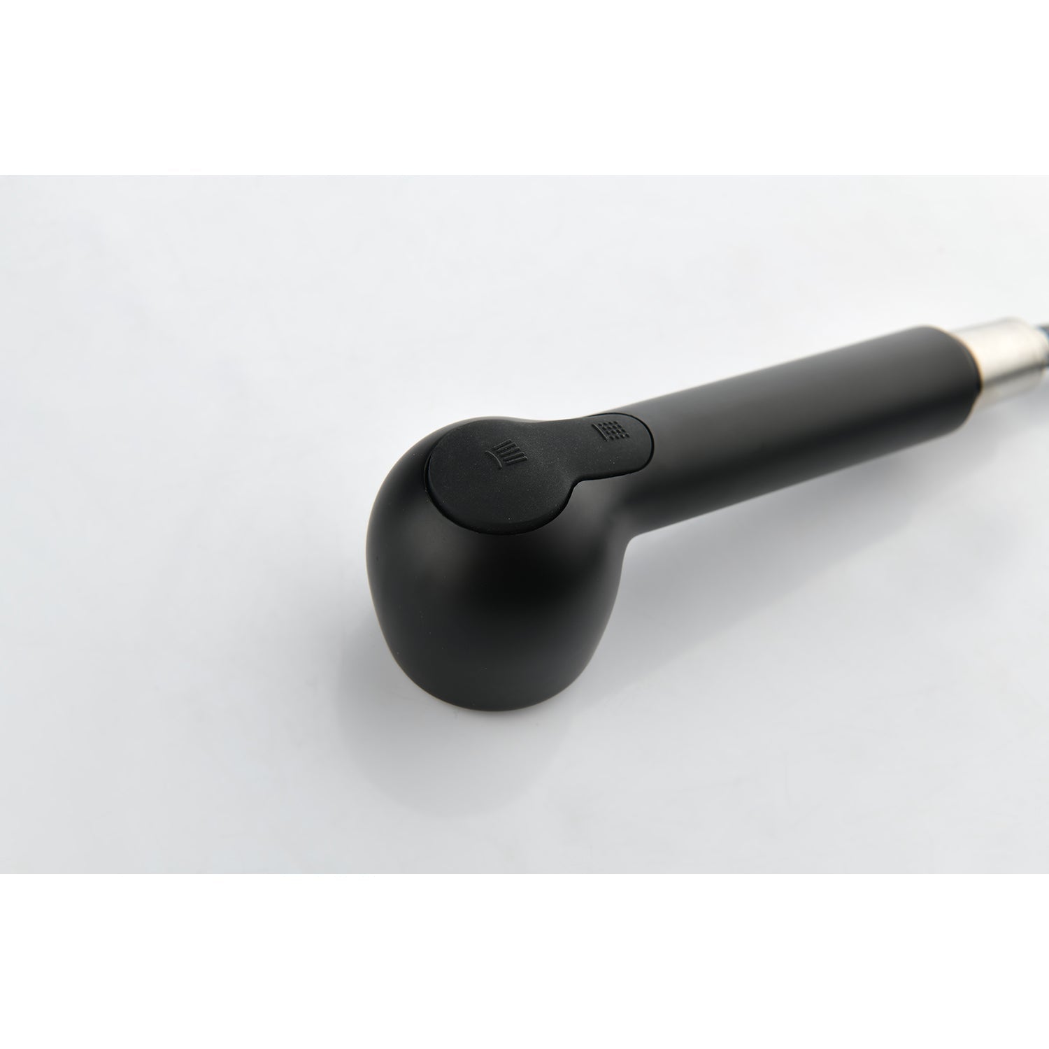 Single handle kitchen faucet with pull-out sprayer in matte black on Tampa Home & Garden Store