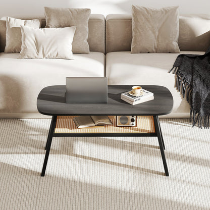 Mesa de centro rectangular de 2 niveles con estante de almacenamiento de ratán y patas de madera de caucho - Gris oscuro