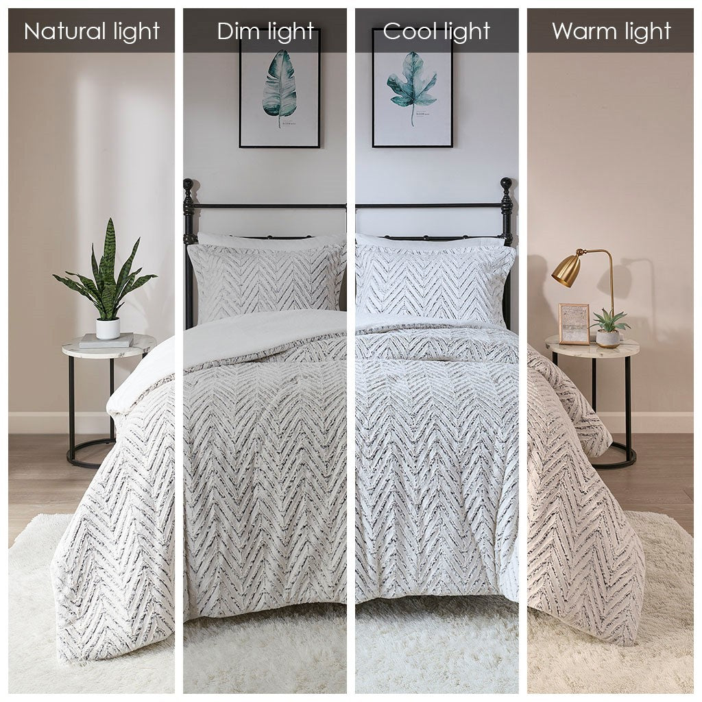 The King and Cal King Ultra Plush Comforter