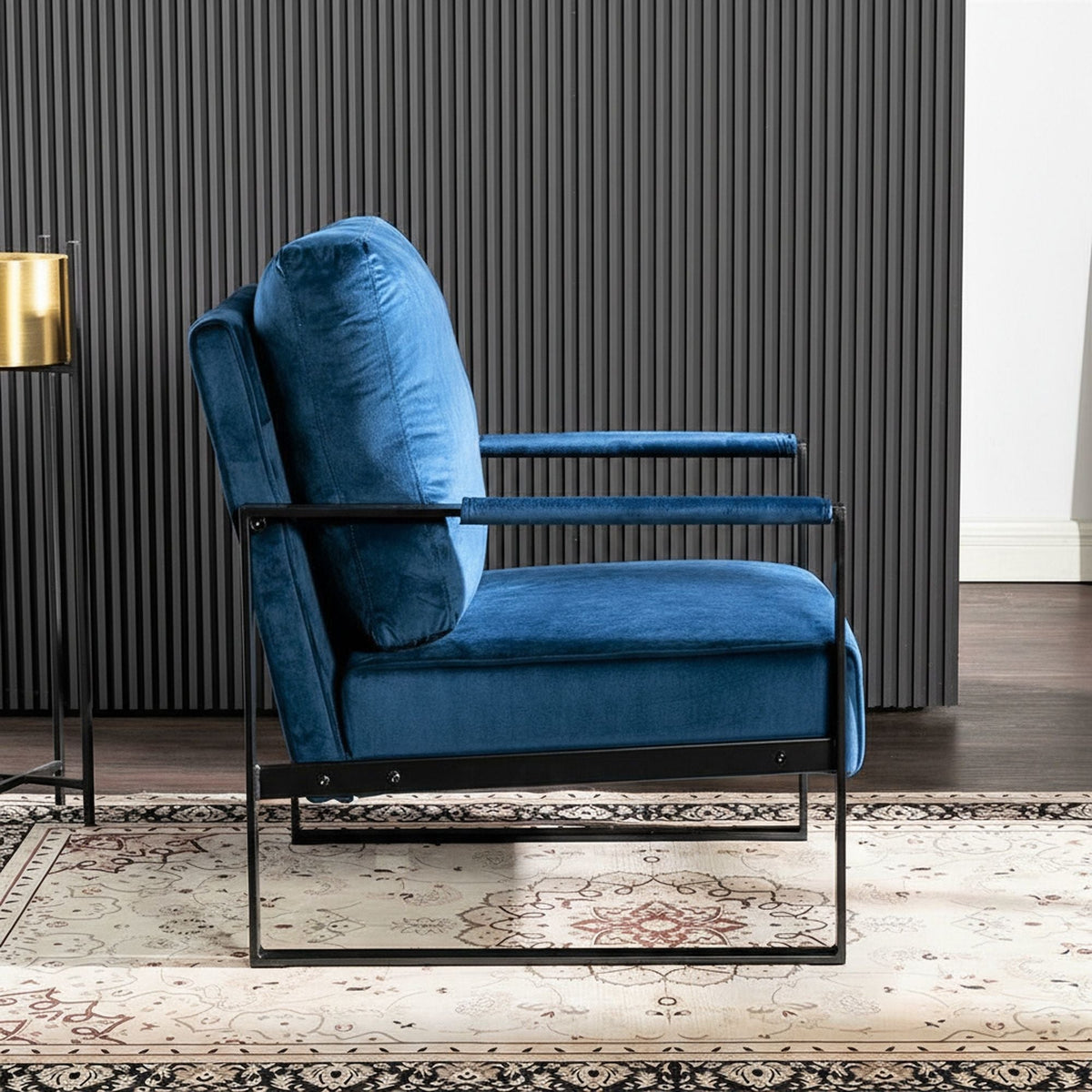 Mid Century Modern Chair With a Metal Frame
