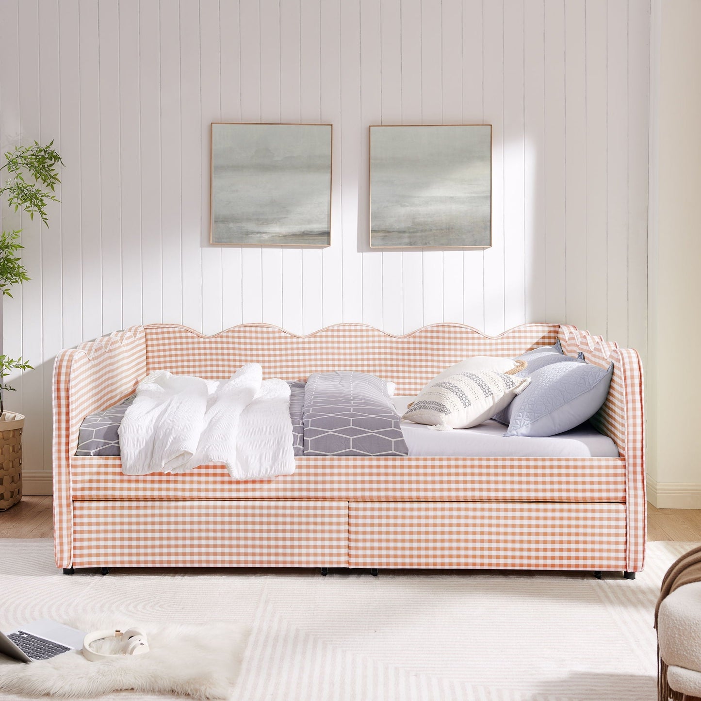 Gingham Daybed With Usb Port And The Wave Shape
