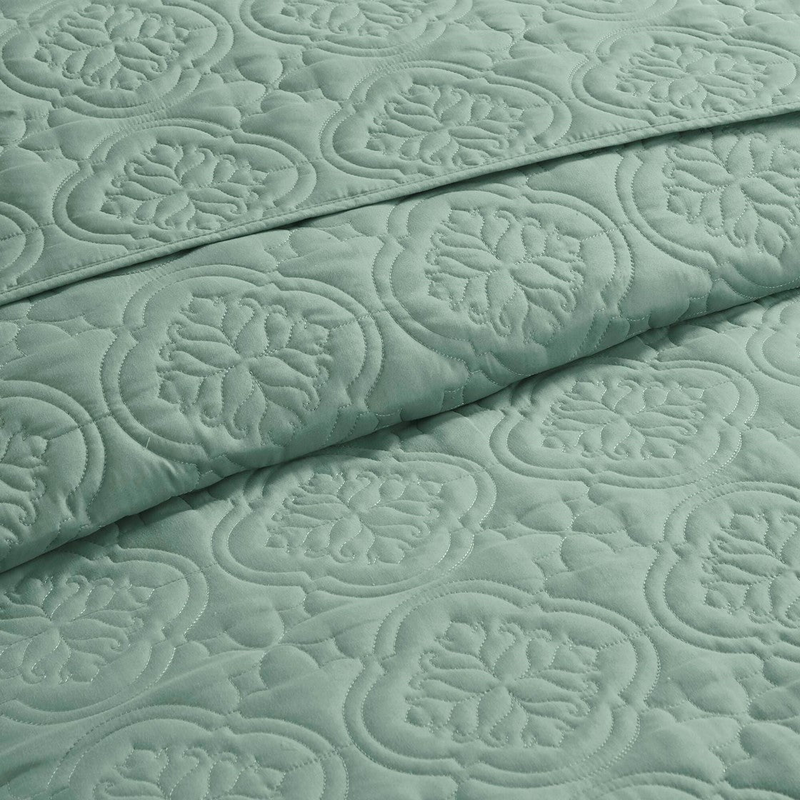 The Seafoam 3 Piece Reversible Bedspread Set