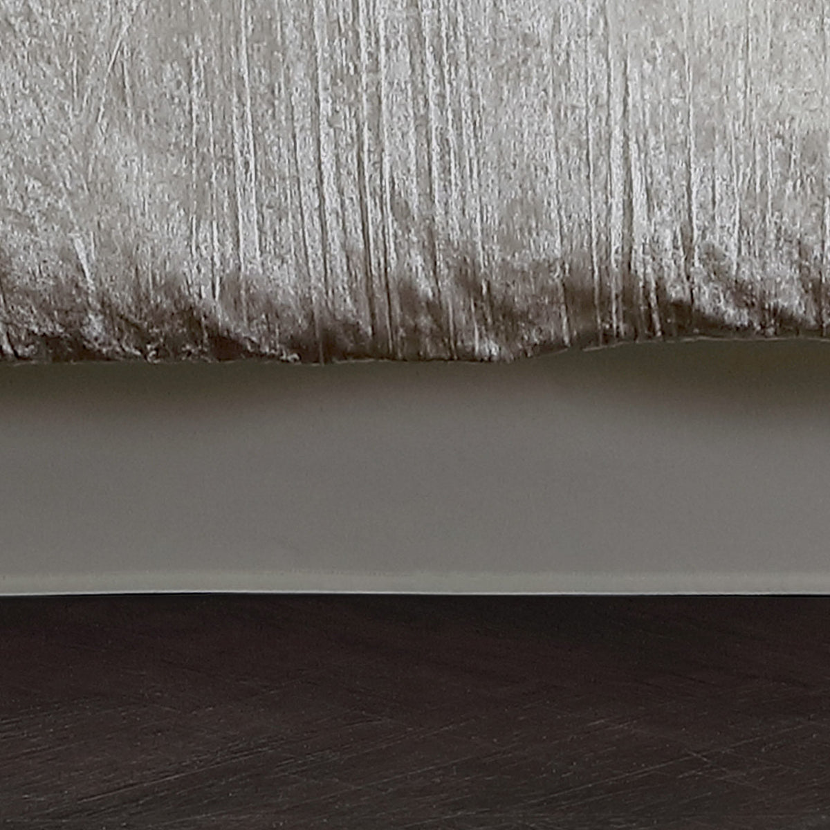 Turin 7 Piece and White Crinkle Velvet Queen Set