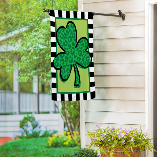 Bandera de casa de gamuza con estampado de trébol
