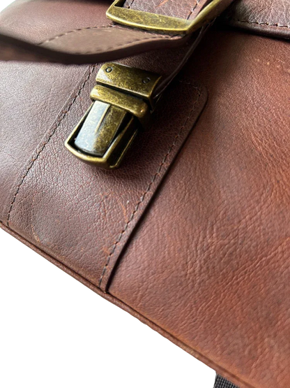 Cambridge Full-Grain Leather Crossbody – Smooth, Rich Color & Classic Style
