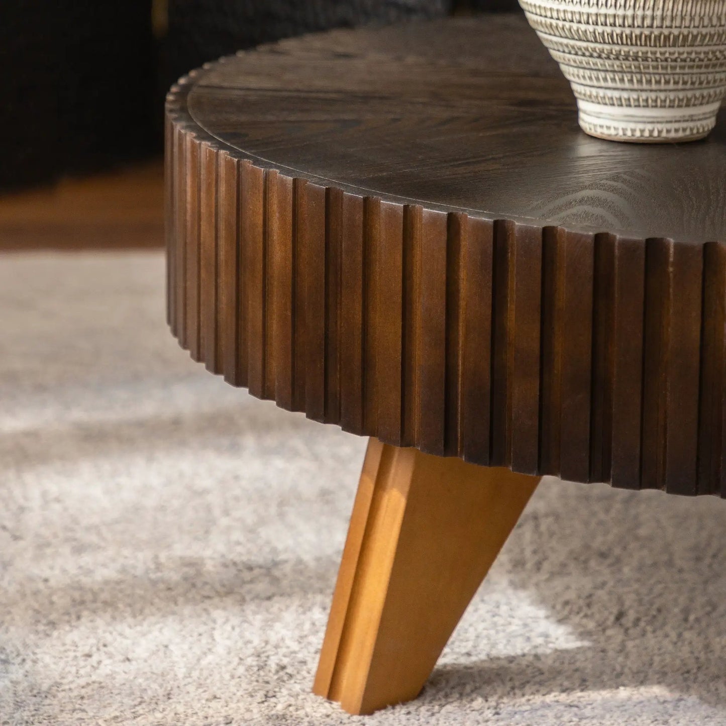Round Retro Coffee Table with Solid Wood Legs