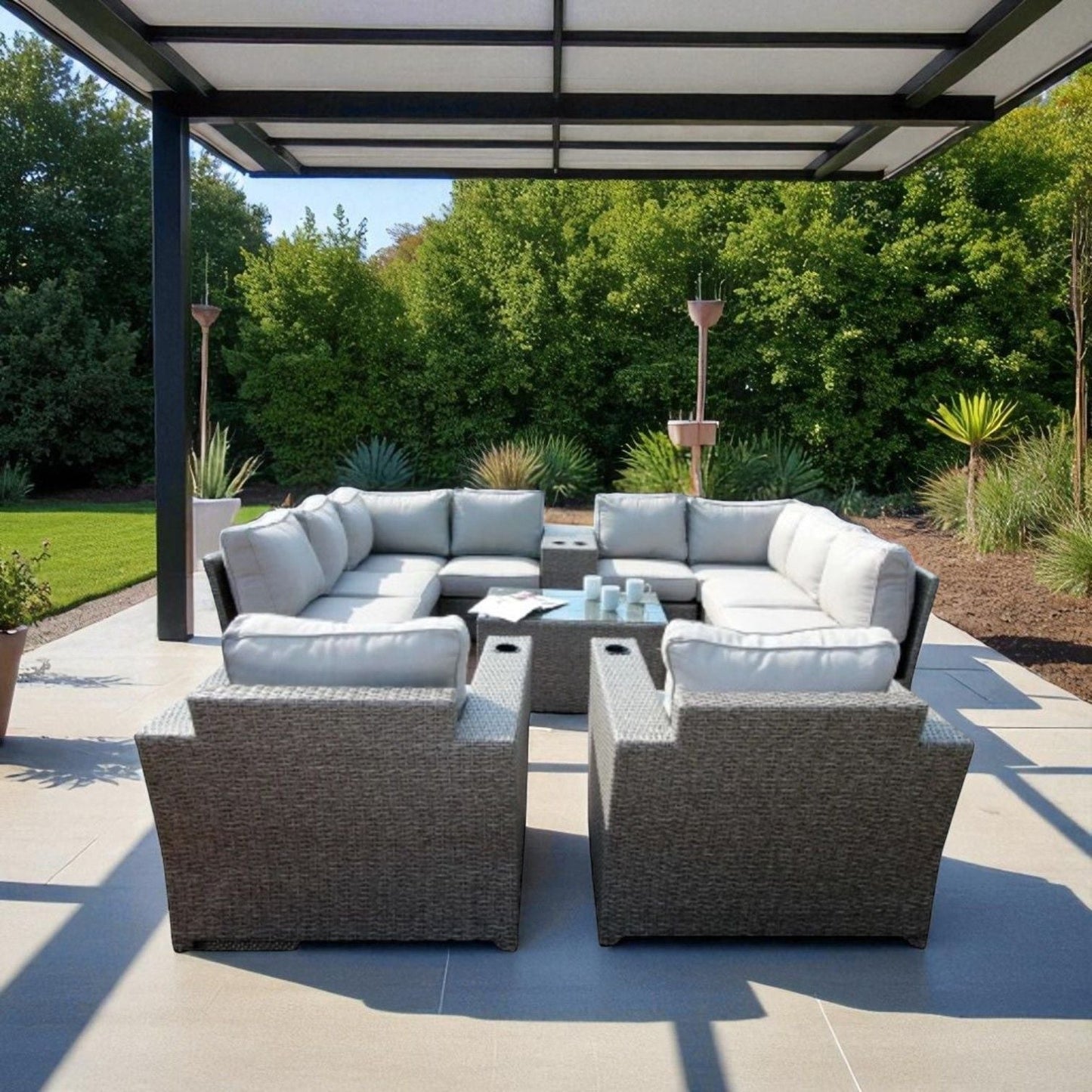 Outdoor Wicker Sectional and Thick Cushions
