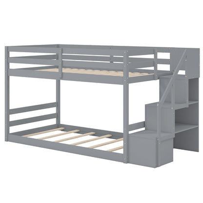 Litera doble sobre doble baja con escalera de almacenamiento Marco de litera de madera maciza para el suelo-Blanco
