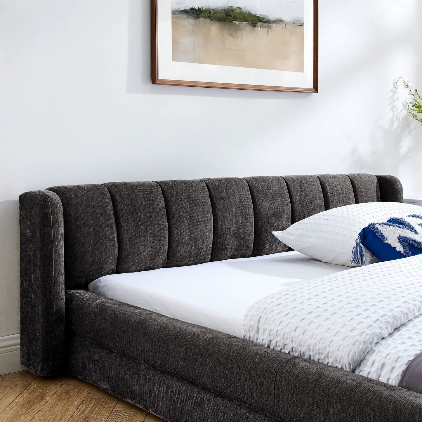 Modern Upholstered Bed Frame With Thick Fabric