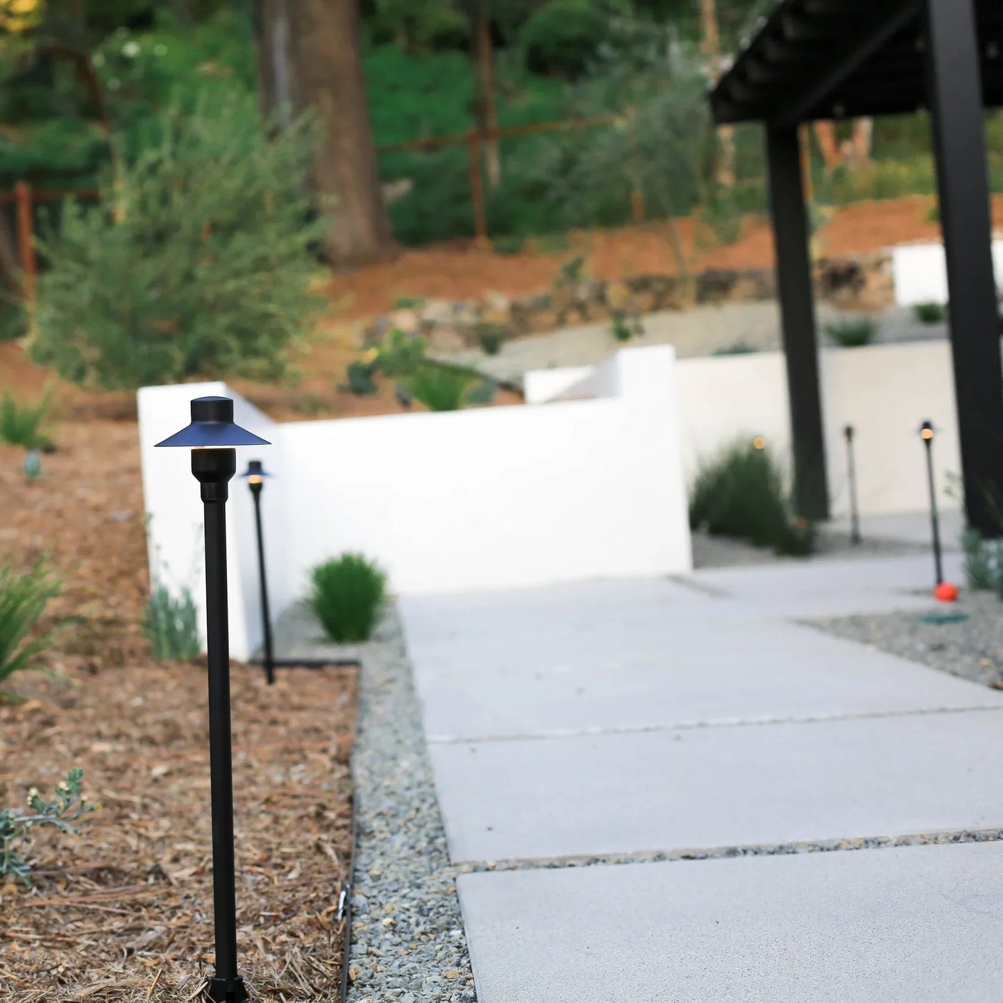 Lámpara de camino de latón negro Tulay SH de 18" de bajo voltaje para exteriores